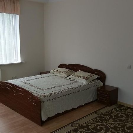 Sviatoshyn Aparthotel Kiew Exterior foto