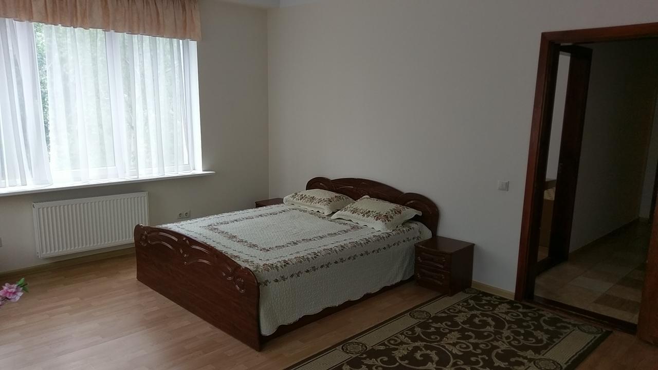Sviatoshyn Aparthotel Kiew Exterior foto