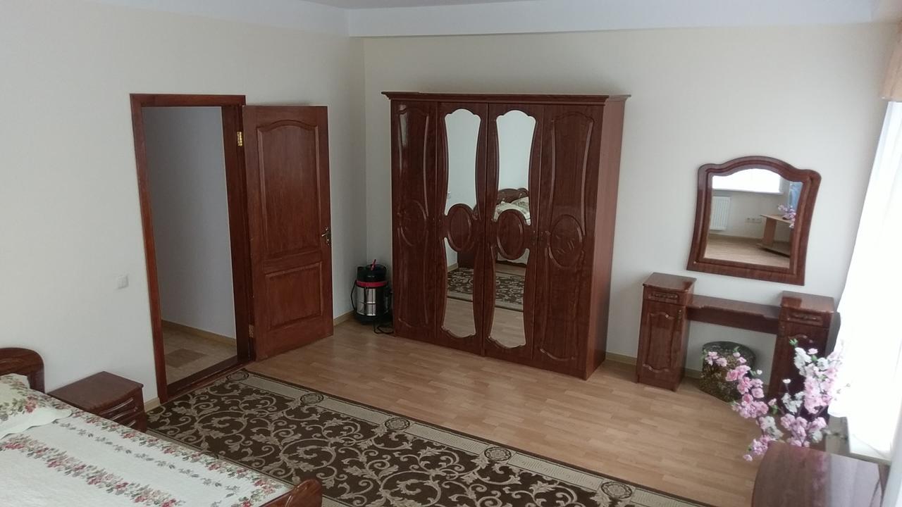Sviatoshyn Aparthotel Kiew Exterior foto